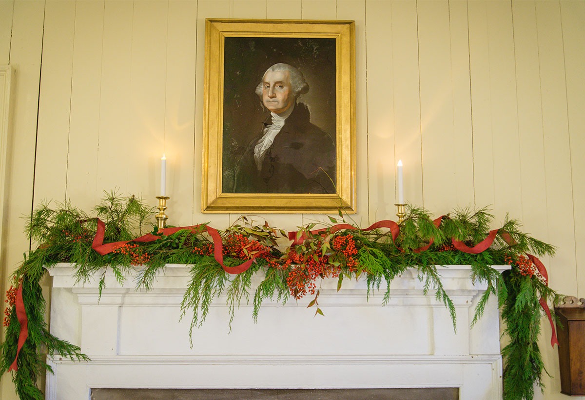 mantle decorate for christmas at blount mansion